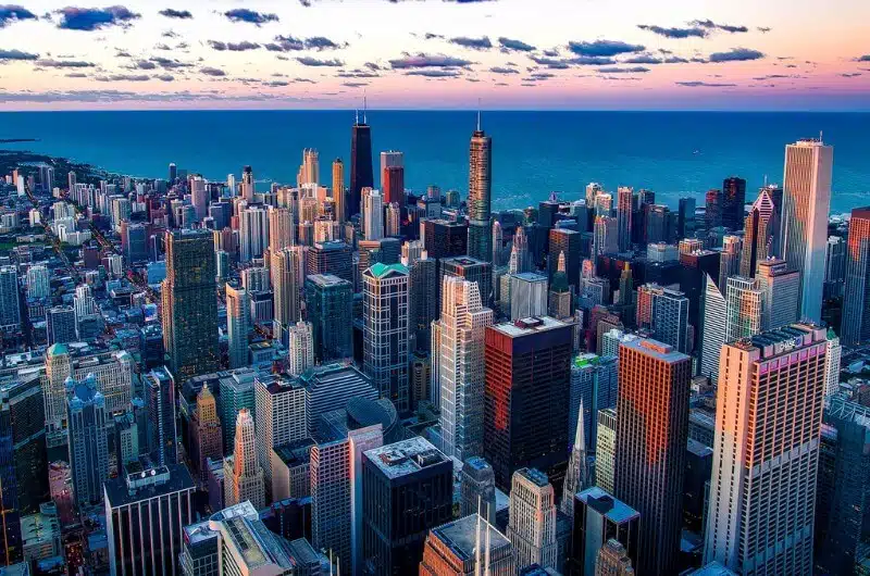 Moving to Chicago: Complete Moving Guide 2024