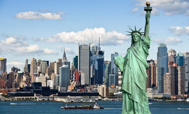 Moving to New York City: Complete Moving Guide 2023