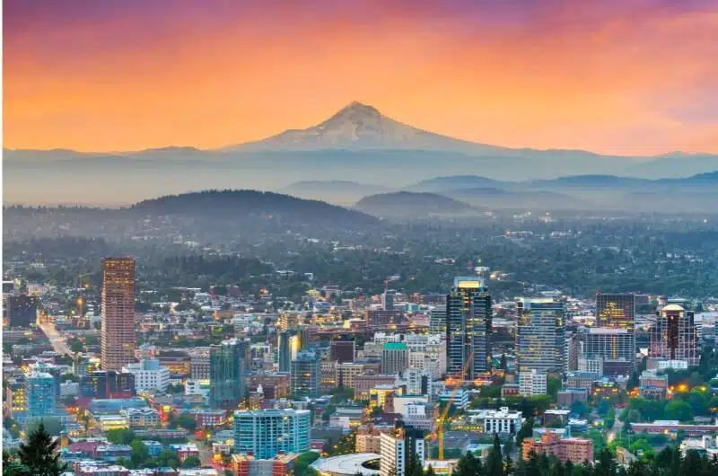 Moving to Oregon: Complete Moving Guide 2023